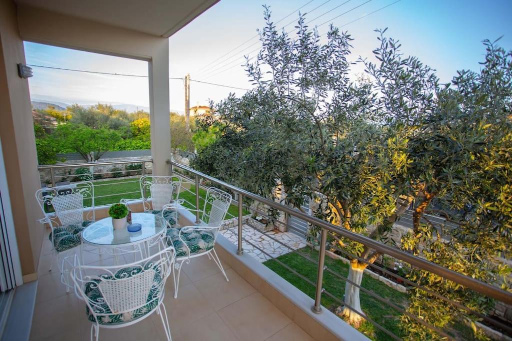 Fou'S Luxury Apartment Nafpaktos Exterior foto