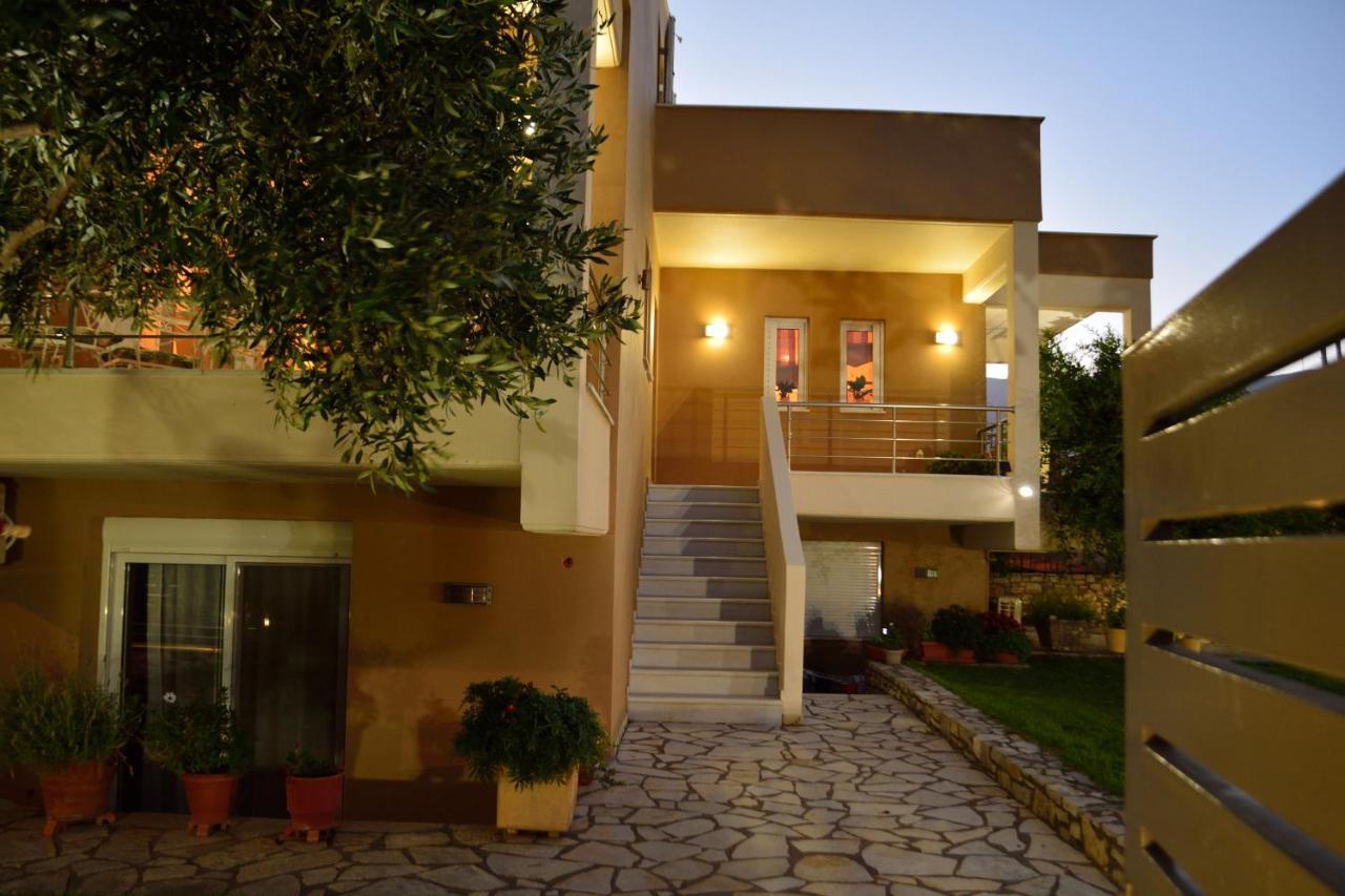 Fou'S Luxury Apartment Nafpaktos Exterior foto